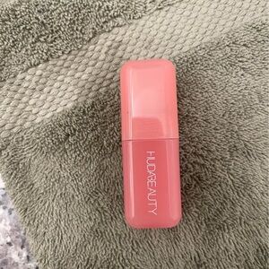 HUDA BEAUTY Peach Lipstick